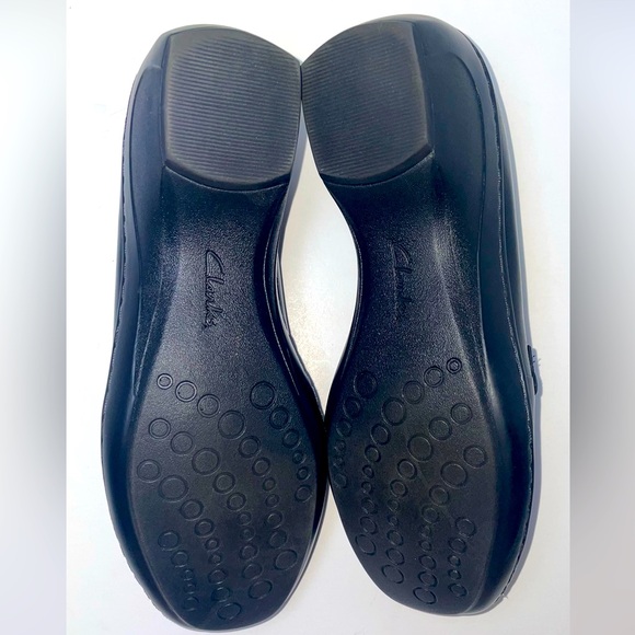 Clarks 2 Inch Leather Black Loafers Size 9 - Picture 5 of 5